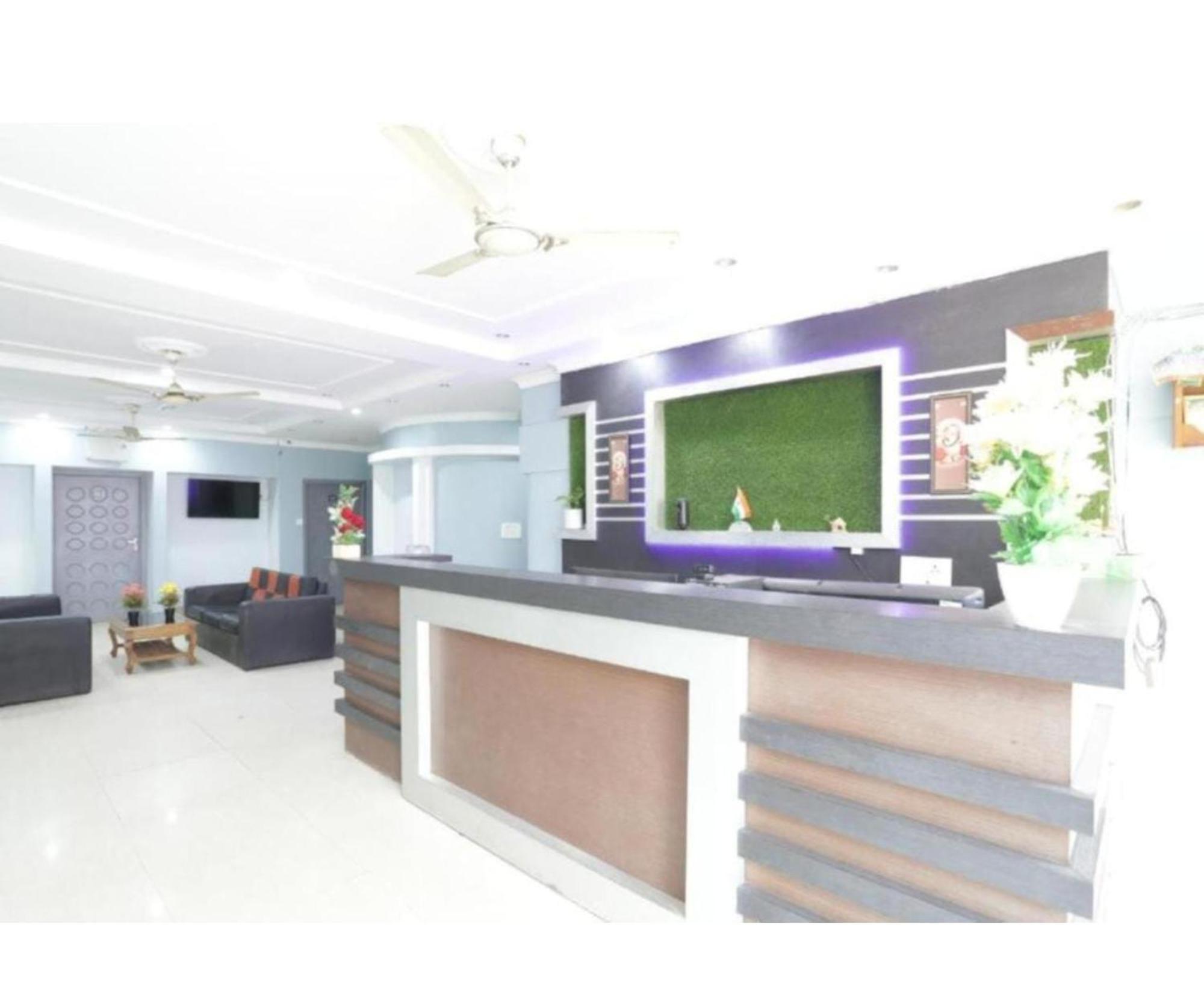 Day S Inn Luxury Stay Near Care Hospital In Budget Friendly Price Best Seller Бхубанешвара Экстерьер фото