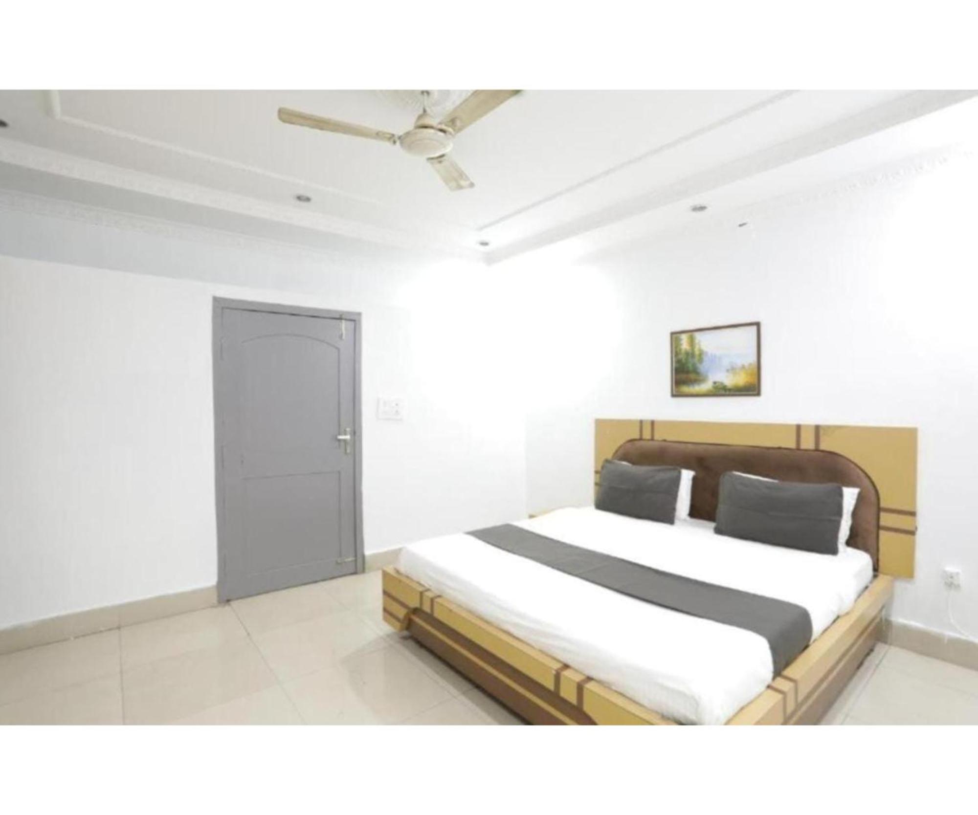 Day S Inn Luxury Stay Near Care Hospital In Budget Friendly Price Best Seller Бхубанешвара Экстерьер фото